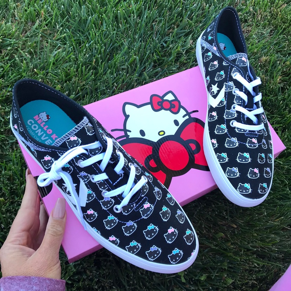 ❗️SOLD OUT CONVERSE X HELLO KITTY WOMENS SIZE 9.5 - Picture 1 of 8